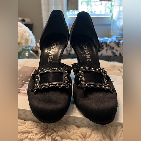 Chanel Shoes - Picture 1 of 9